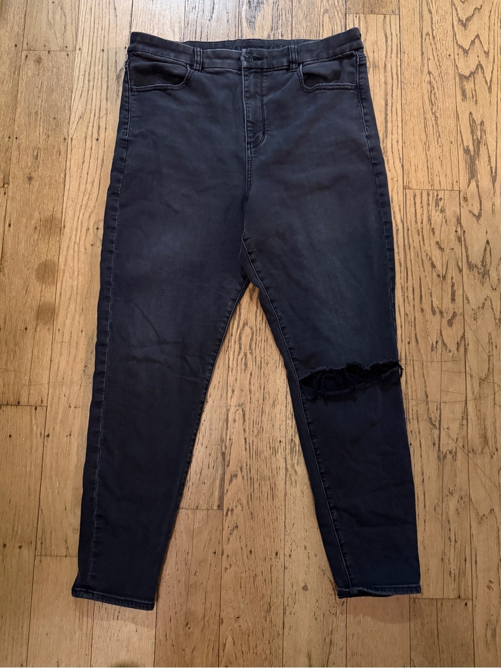 American eagle black jeans with ripped knee